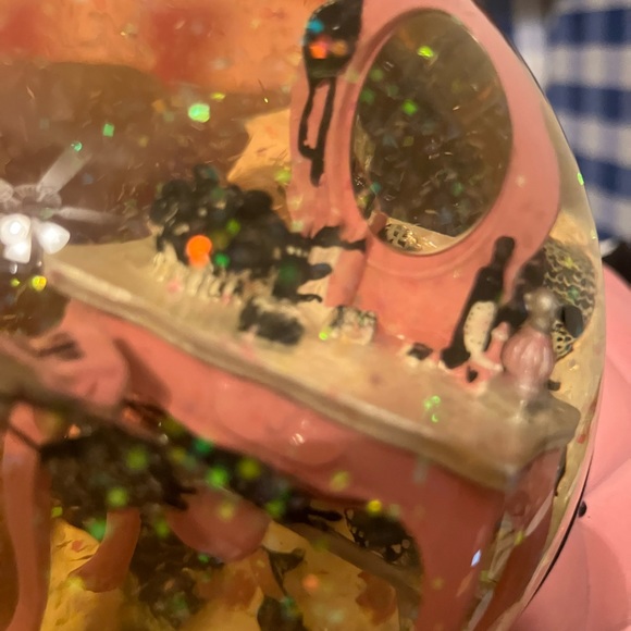 Vintage Victoria’s Secret Collectible SNOWGLOBE - Picture 3 of 7